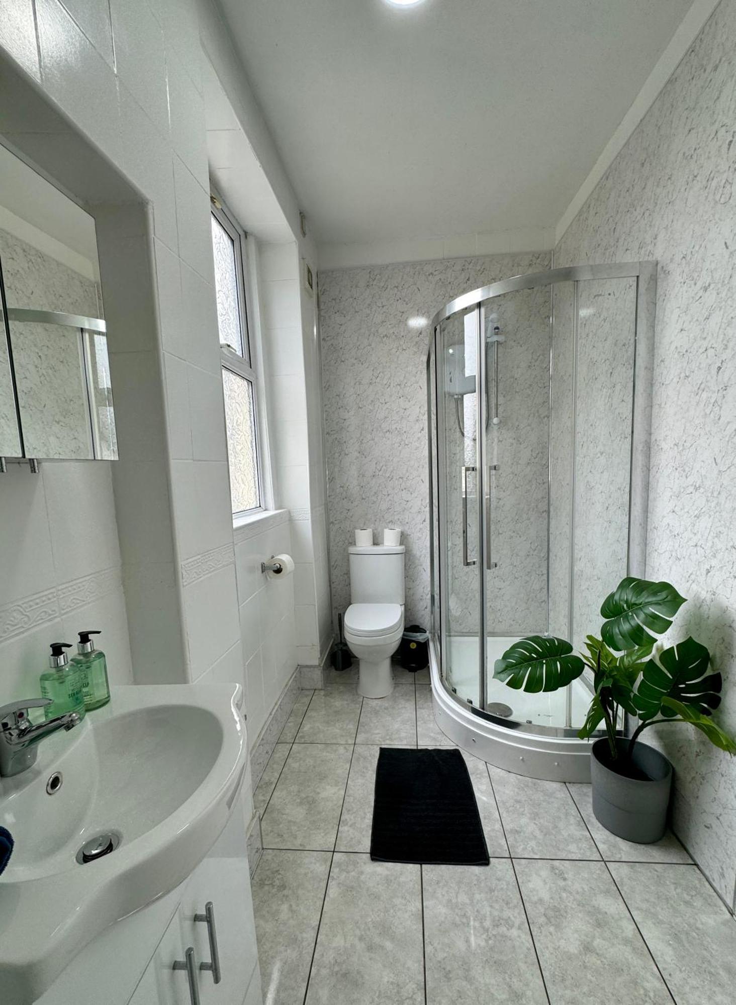 Space For Groups, 10 Mins From Queen St! Cardiff Zewnętrze zdjęcie